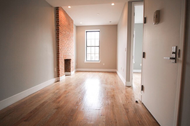 Building Photo - 673 Halsey St