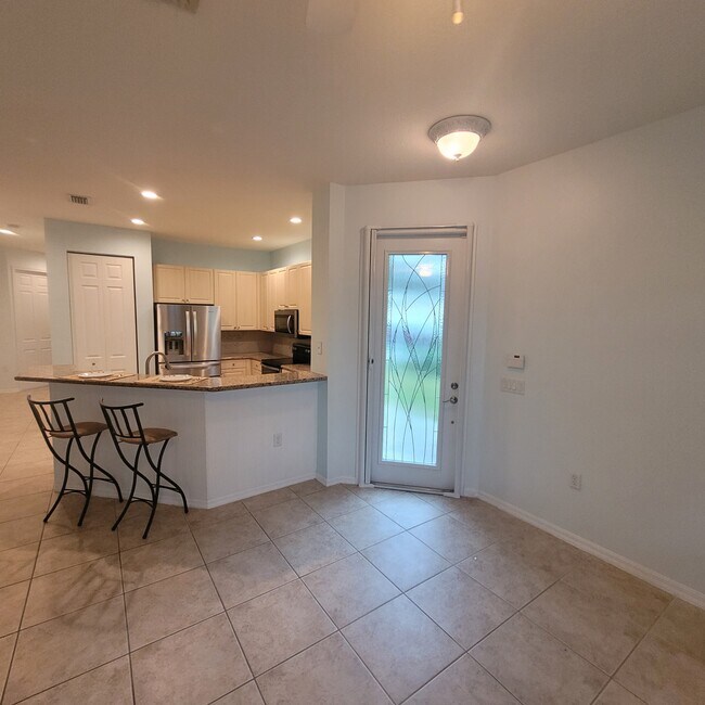 Entrada - 1701 Mariner Bay Blvd