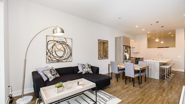 Building Photo - 1023 N Ashland Ave