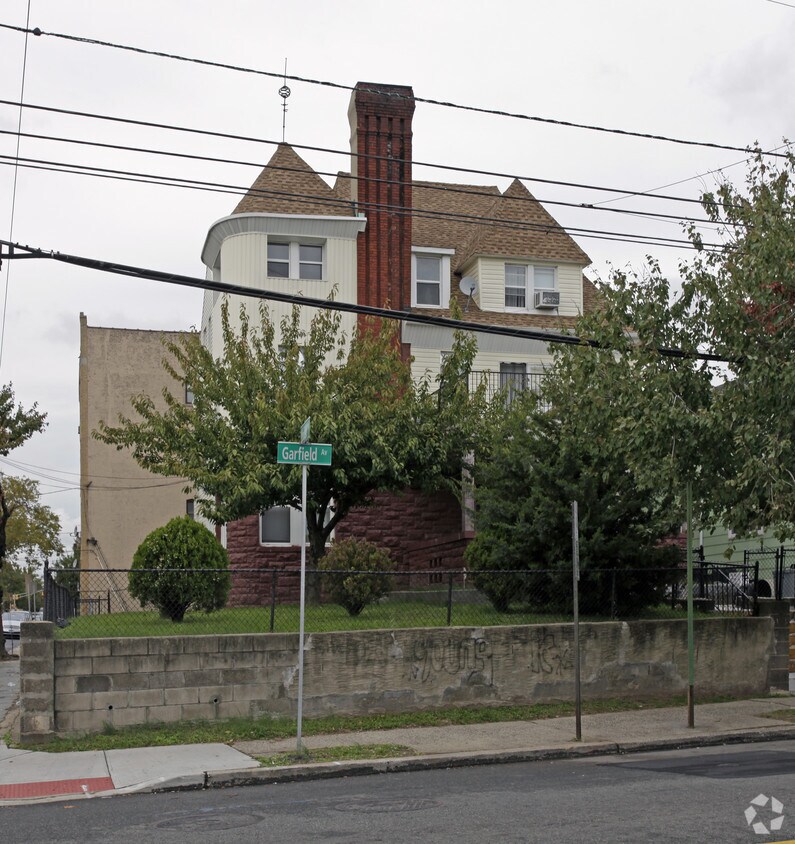 Building Photo - 281 Garfield Ave