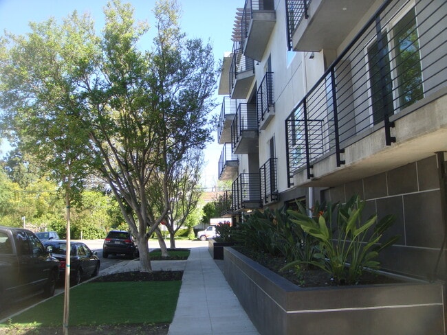 Building Photo - 12324 Moorpark St