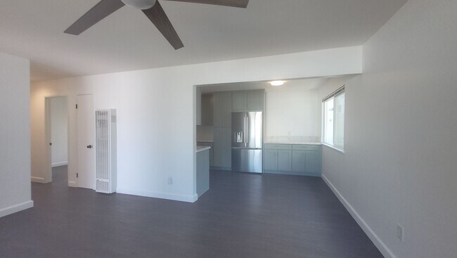 Building Photo - Imperial Beach - Newly Renovated Bungalow