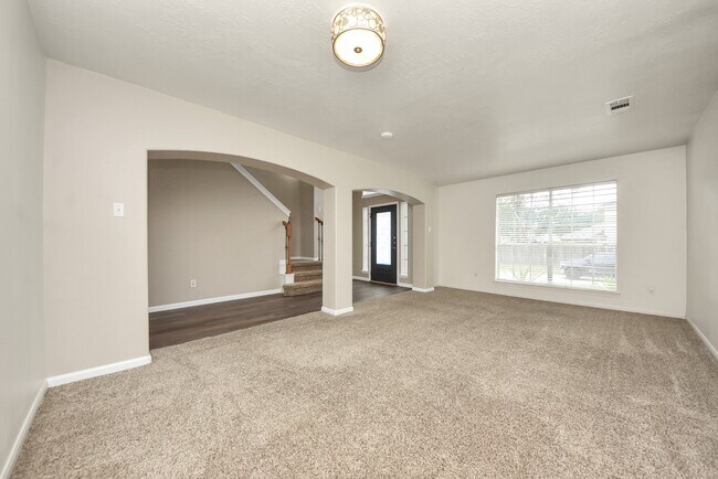 Foto del edificio - 1802 Whispering Forest Dr