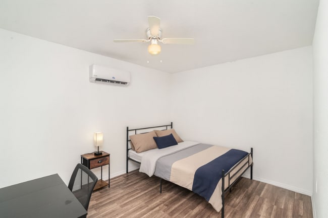 Building Photo - 221 Duxbury Ave