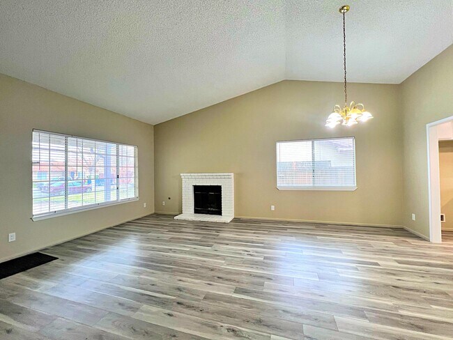 Building Photo - 2826 San Ramon Dr