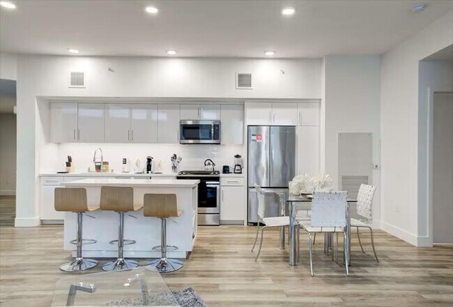 Foto del edificio - 100 Park Blvd