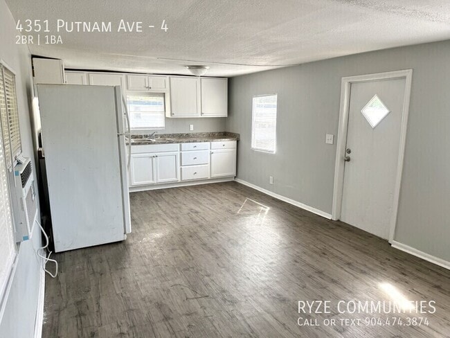 Building Photo - 4351 Putnam Ave