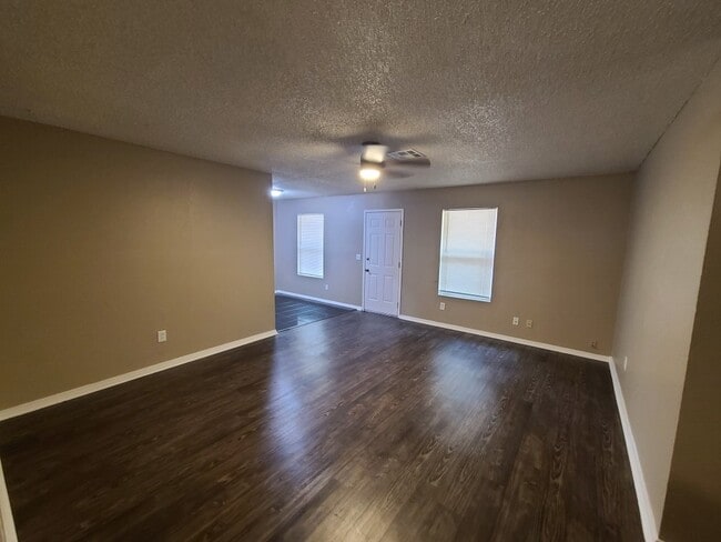 Building Photo - 1824 N Kaye Dr