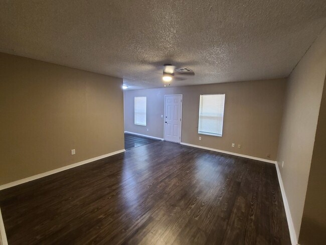Foto del edificio - 1824 N Kaye Dr