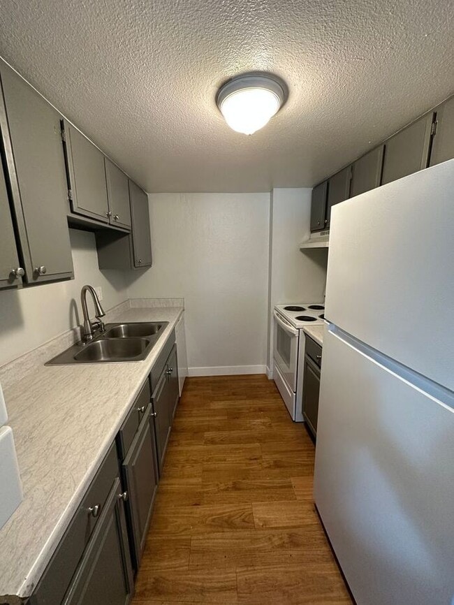 Building Photo - 3 Bed 1.5 Bath AVAILABLE NOW!!!