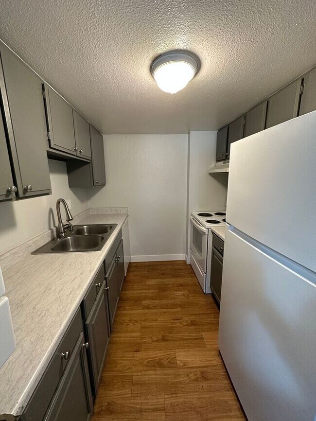 Foto del edificio - 3 Bed 1.5 Bath AVAILABLE NOW!!!