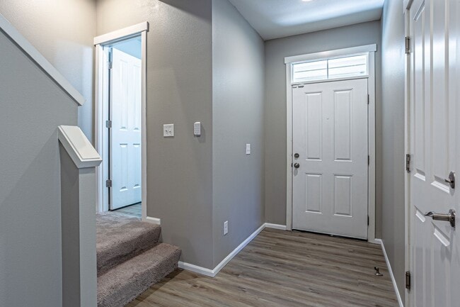 Building Photo - Beautiful 4 bedroom, 2.5 bath home in Rain...