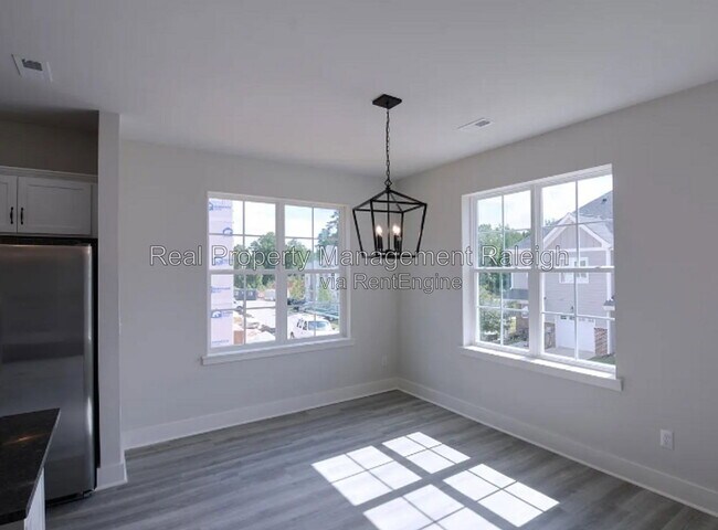 Building Photo - 802 Laurel Gate Dr