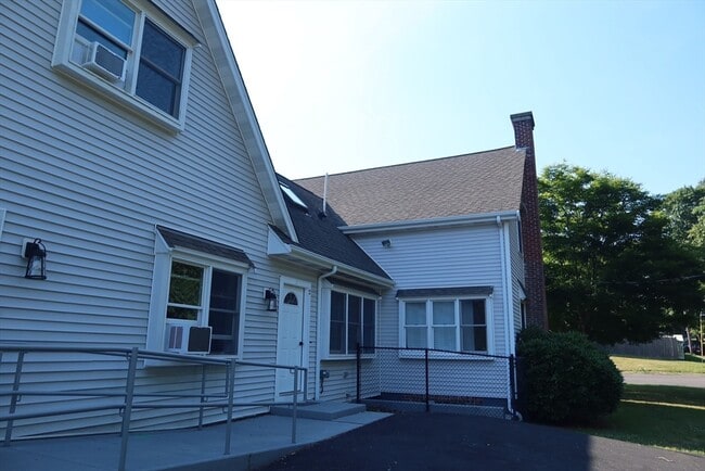Building Photo - 15 Melcher St