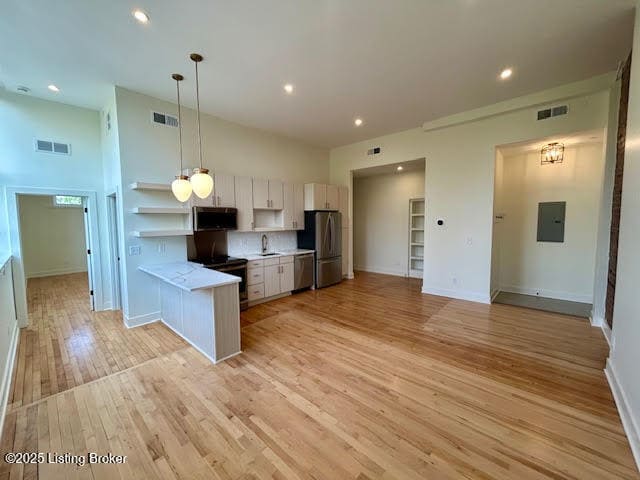 Building Photo - 1810 Sils Ave