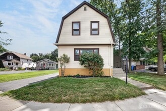 Building Photo - 1871 W 4th St