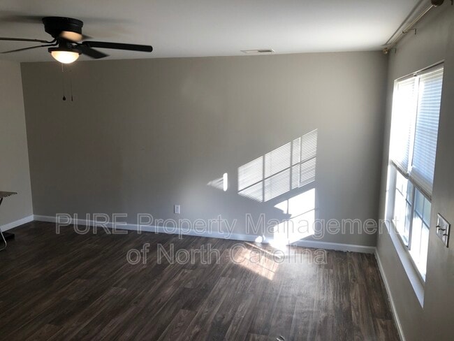 Building Photo - 4584 Greenmanor Dr