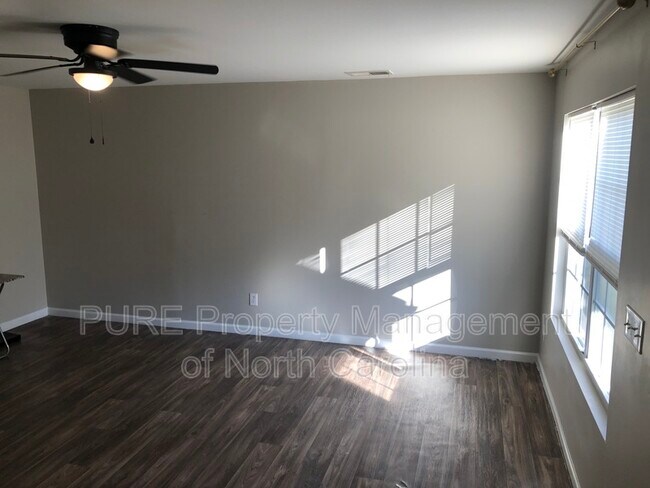 Foto del edificio - 4584 Greenmanor Dr