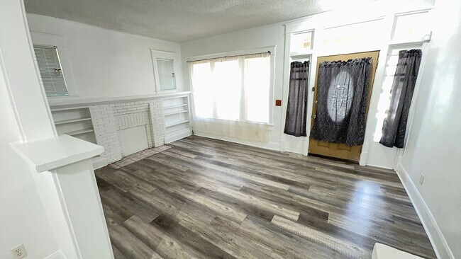 Building Photo - Bungalow Home in Tampa/Ybor Heights