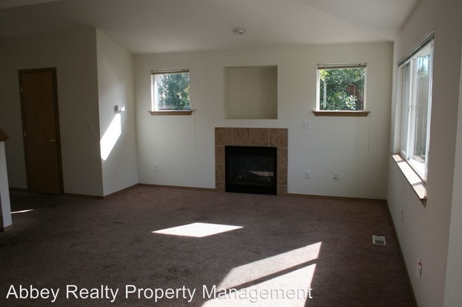 Building Photo - 9424 Fagan Ct NE