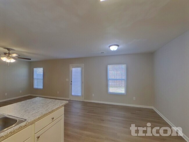 Foto del edificio - 631 Buckskin Rd