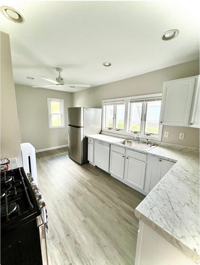 Kitchen - 50 Elm St