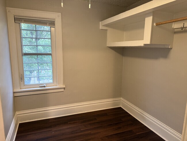 Vista de oficina 1 - 427 19th Ave NE