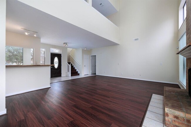 Foto del edificio - 14207 Islandwoods Dr