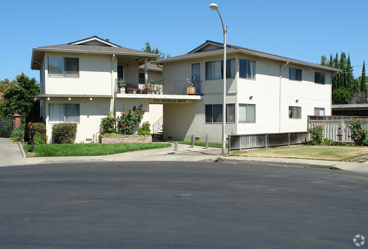 Primary Photo - 3591 Brookdale Dr