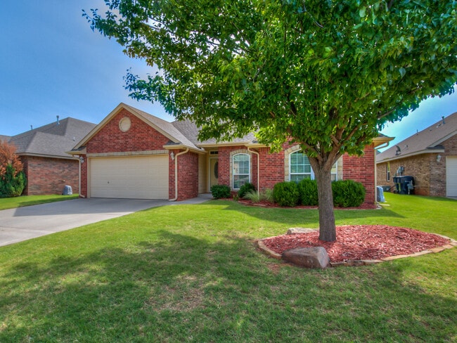 Building Photo - Gated Community + Edmond Schools + Lawn ca...