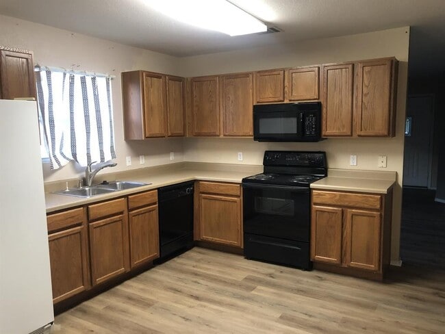 Building Photo - 211 Woodley Rd