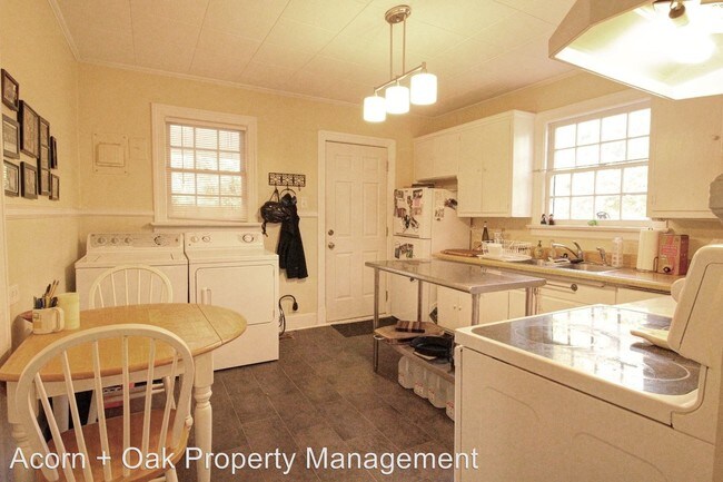 Building Photo - 2 br, 1 bath House - 3328 Swansea St