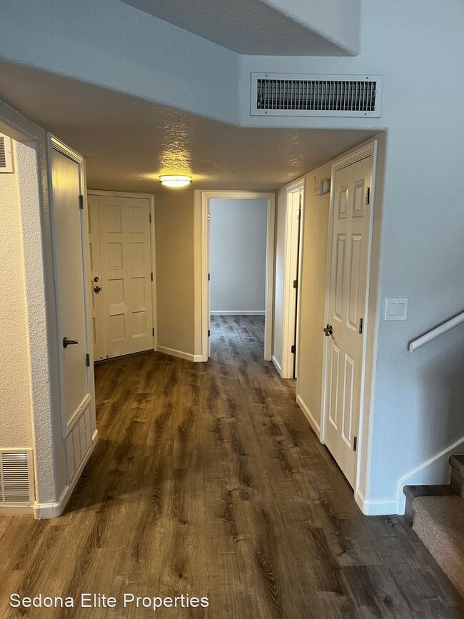 Building Photo - 3 br, 3 bath House - 1340 Vista Montana Un...
