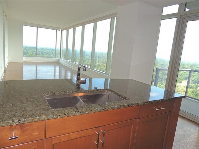 Foto del edificio - 3630 Peachtree Rd NE