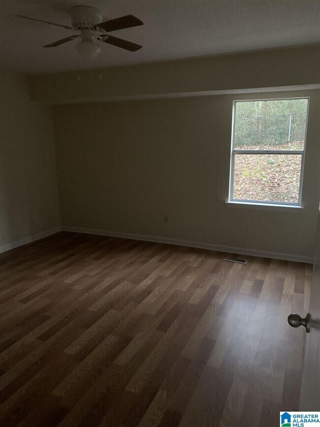 Building Photo - 821 7 Springs Dr