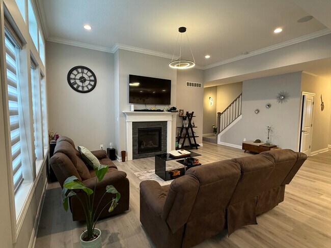 Foto del edificio - 391 Village Ln