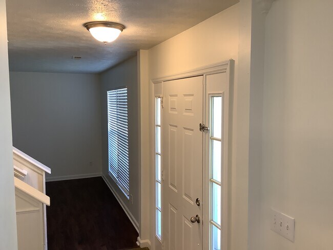 Foto del edificio - 2377 Ferndown Dr