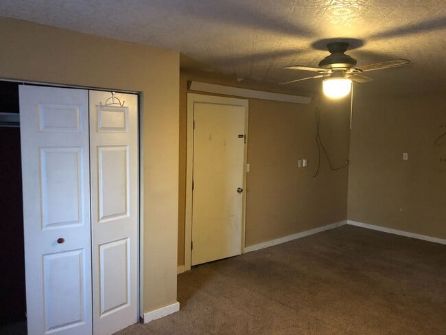 Building Photo - Cozy 3 Bed, 1 Bath with large master bedroom
