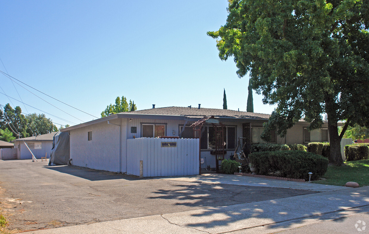 Building Photo - 9561 Elk Grove Blvd