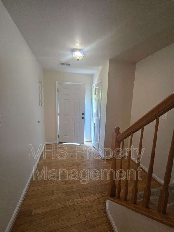 Foto del edificio - 6186 Library Ln