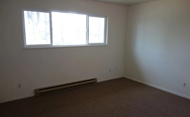 2nd Bedroom - 23665 NE Shannon St