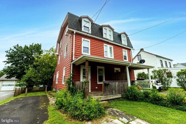 Foto del edificio - 383 Stewart Ave