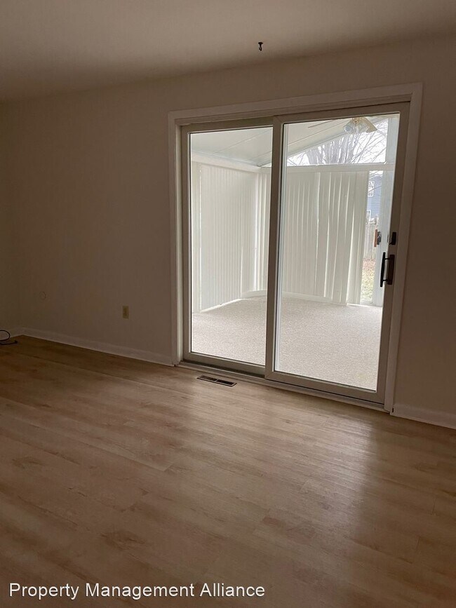 Building Photo - 3 br, 3 bath House - 6470 Carson Drive