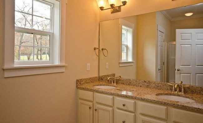 Building Photo - Townhouse walking distance from Black Moun...