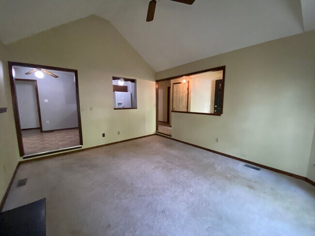 Building Photo - Charming Victorian Ranch Home with 3 Bedro...