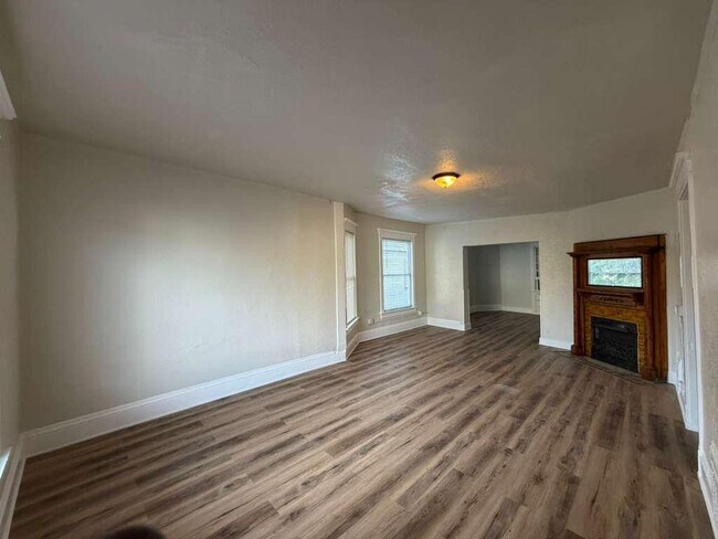 Foto del edificio - 2213-2215-2215 N Holton St