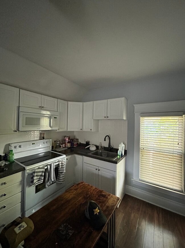 Newly updated kitchen - 1001 Cass St