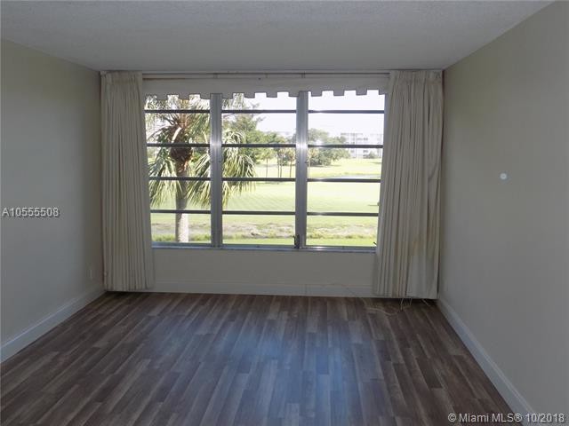 Building Photo - 2851 S Palm Aire Dr