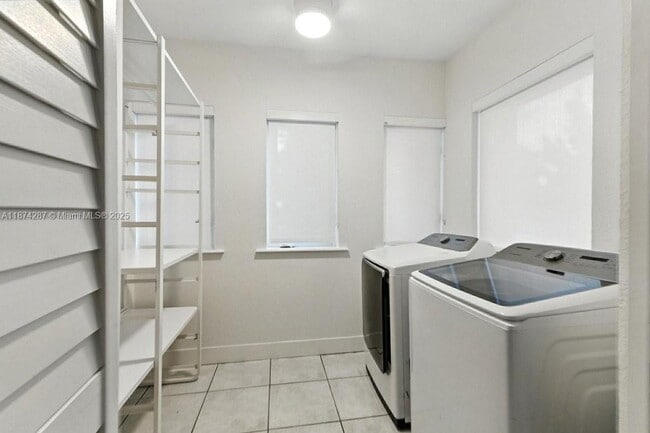 Building Photo - 2356 SW 16th Ave