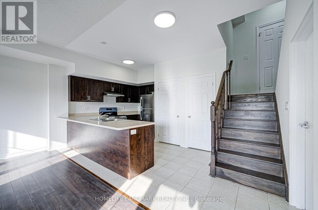 Photo du bâtiment - 9-9 Eaton Park Ln
